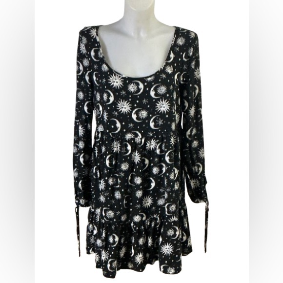 Hot Topic Black & White Celestial Long-Sleeve Empire Waist Juniors Mini Dress - Picture 9 of 10